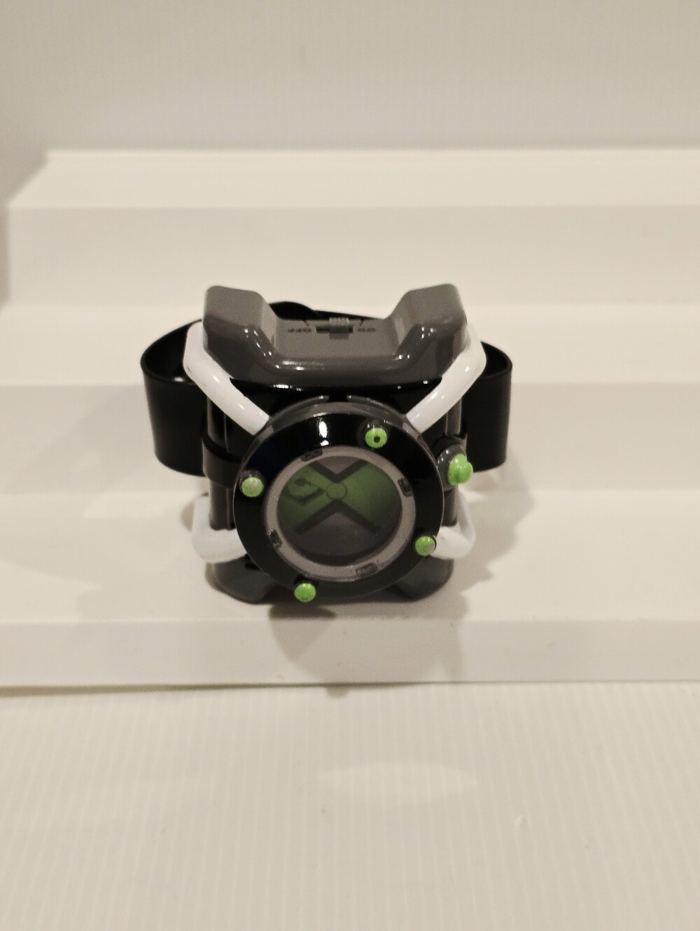 Ben 10 Deluxe Omnitrix FX Watch Alien Voices Lights Sound Playmates 2017